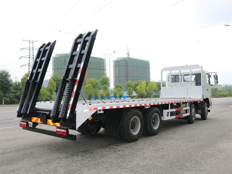 华菱之星前四后八平板运输车上装配置