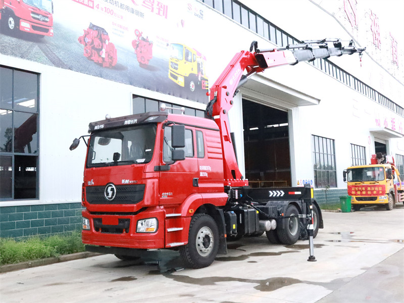 陕汽德龙新M3000牵引头上装长兴20吨折臂式随车吊机