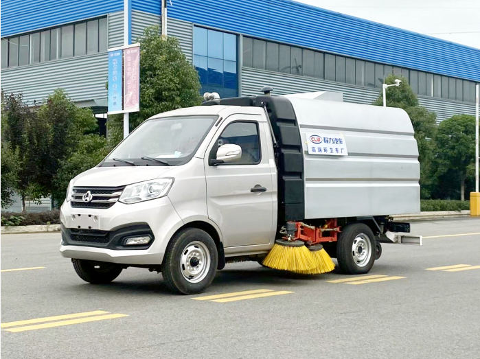 国六长安蓝牌2.5方扫路车