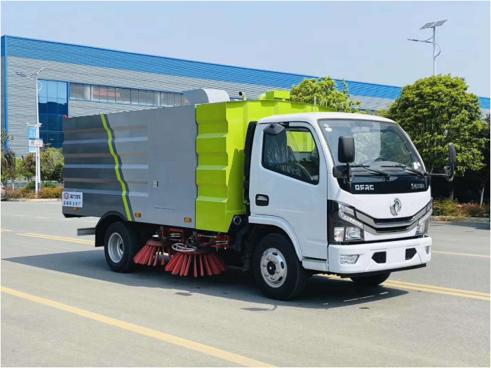东风多利卡5.5方扫路车