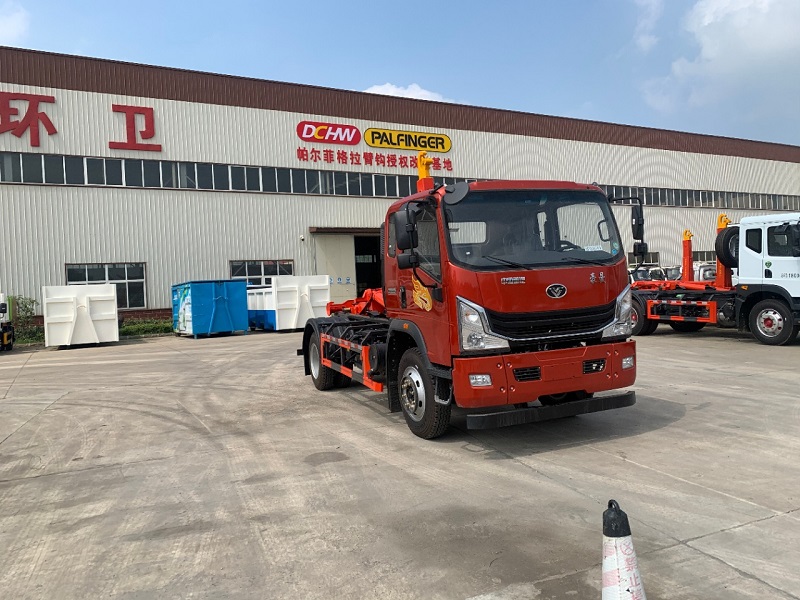 重汽豪曼7-8方钩臂垃圾车