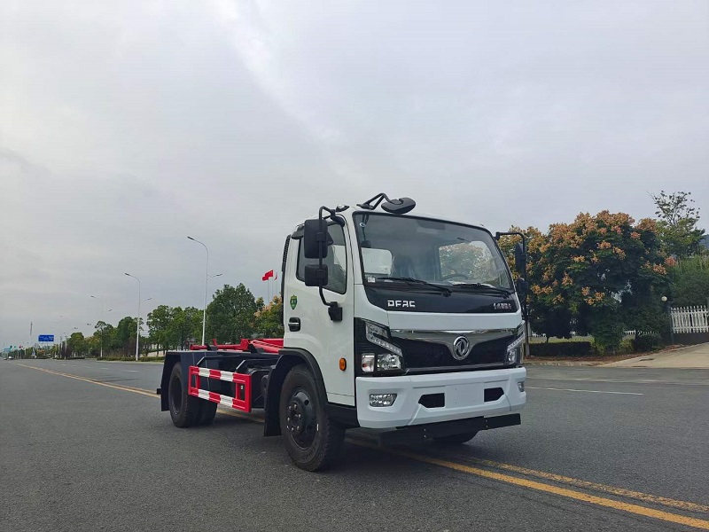 东风福瑞卡6方钩臂垃圾车
