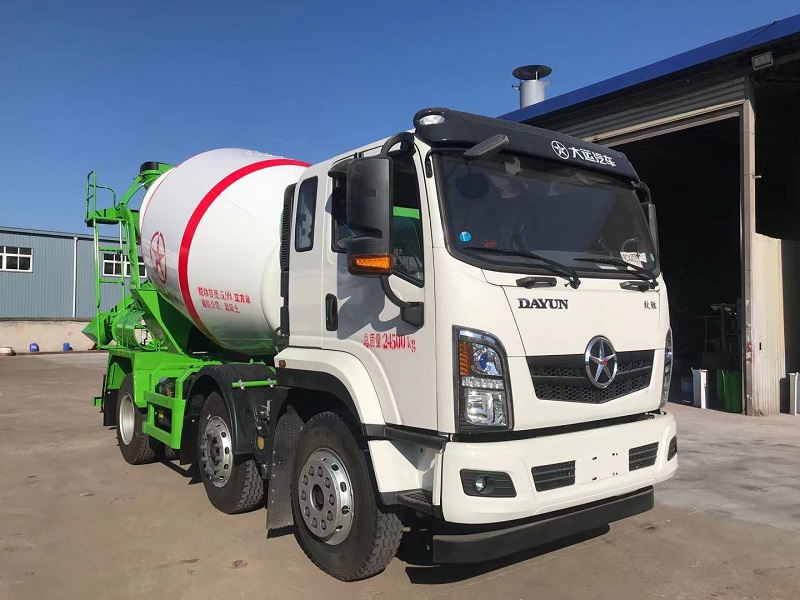 大运国六新款致胜小三轴搅拌车