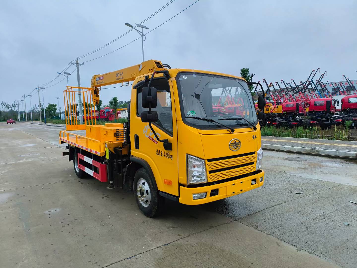 Blue-licensed FAW Tiger VR single-row 140-horsepower truck-mounted crane (oil pumping unit maintenance vehicle)