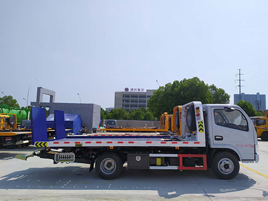 东风多利卡一拖二清障车 东风多利卡一拖二清障车