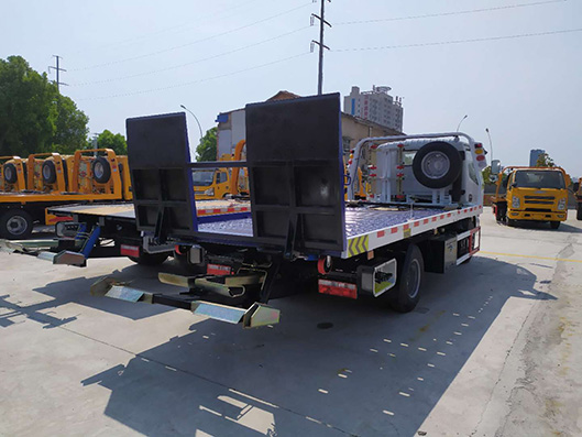 东风多利卡一拖二清障车 东风多利卡一拖二清障车
