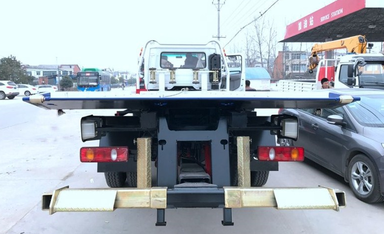 东风天锦一拖二清障车板长7.2米(4)