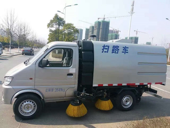 长安小型道路洗扫车扫路车