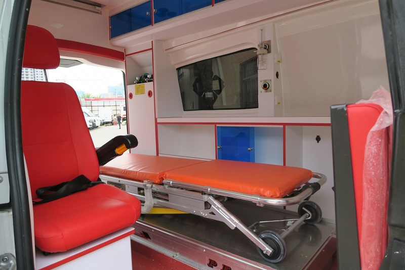 奔驰Vito（新威霆）高顶监护型救护车图片二