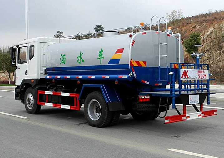 东风D9(12吨)洒水车