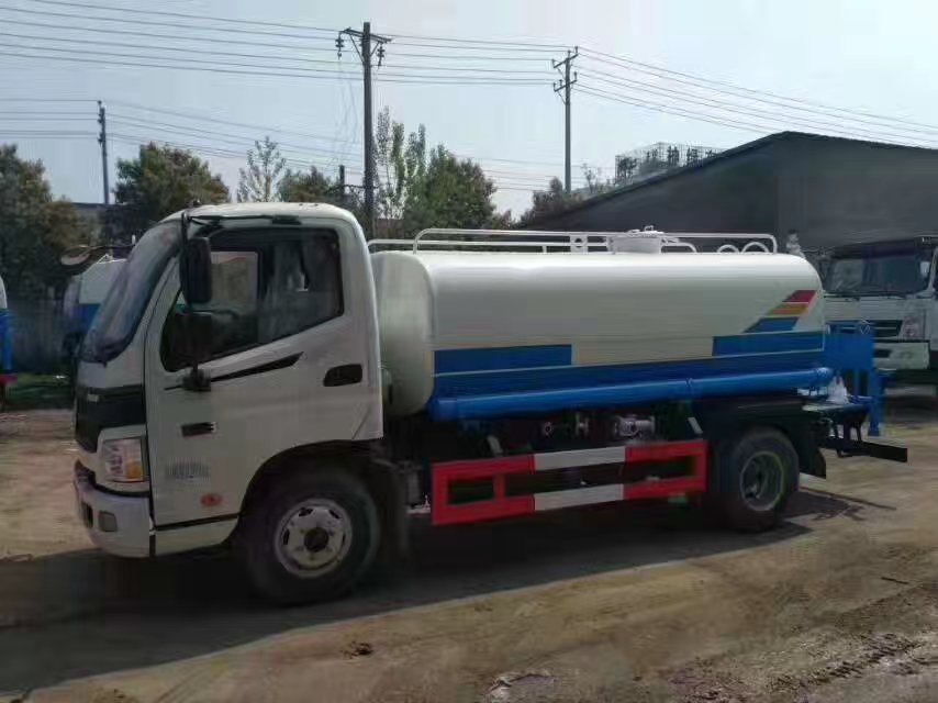 福田欧马可9.2吨洒水车