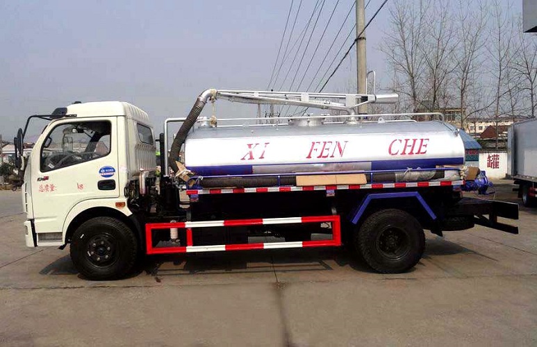 东风大多利卡8方吸粪车