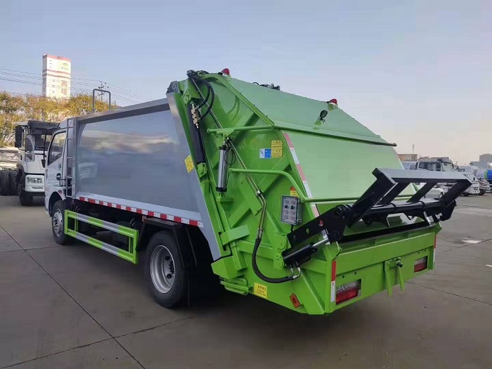 东风多利卡K7国六8立方米后装压缩式垃圾车