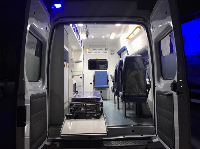 福特新世代V348长轴福星顶监护型救护车