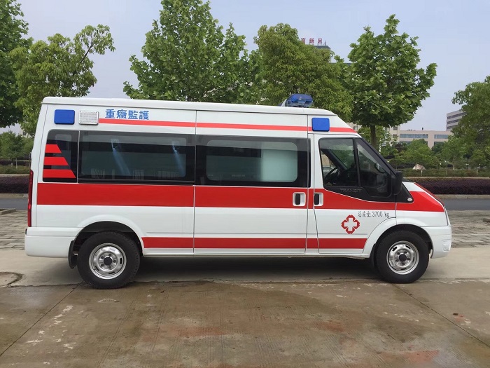 福特新世代V348长轴中顶监护型救护车