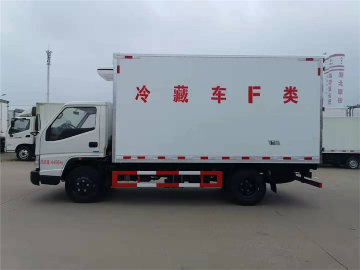 江铃顺达(宽体)冷藏车(厢长4.05米)图片三