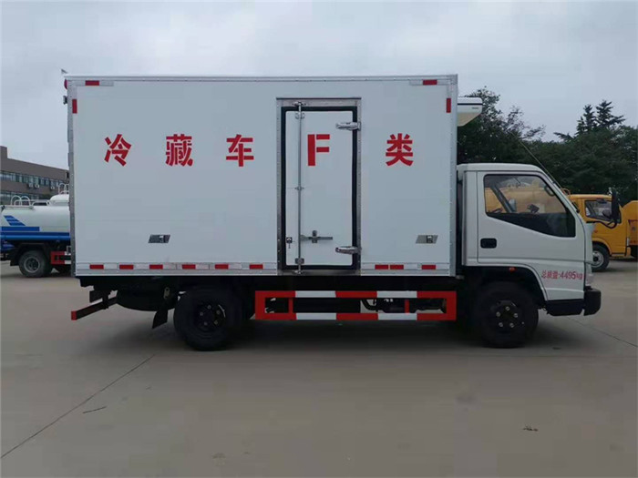 江铃顺达(宽体)冷藏车(厢长4.05米)图片五