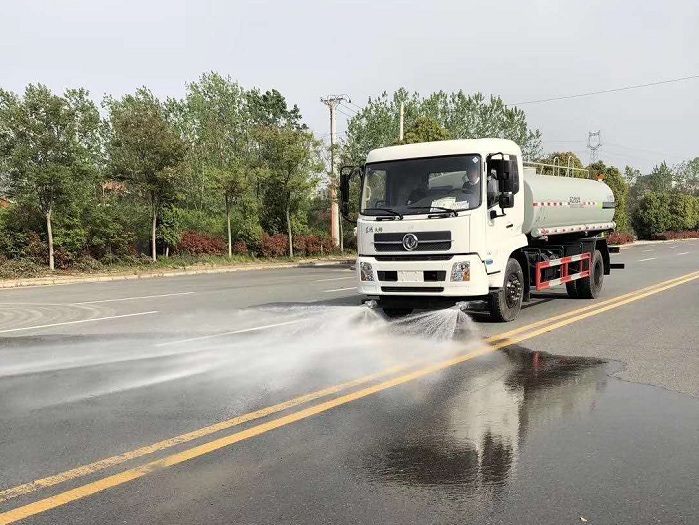 12方东风天锦洒水车图片七