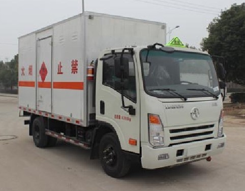 大运4.14米易燃液体厢式运输车