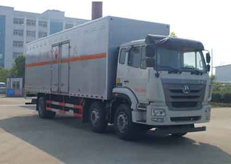 重汽豪瀚小三轴9.58米易燃液体厢式运输车