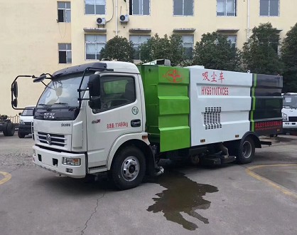 东风多利卡吸尘车（3800轴距）