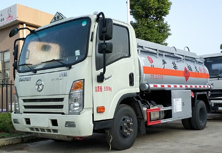 大运小型加油车图片