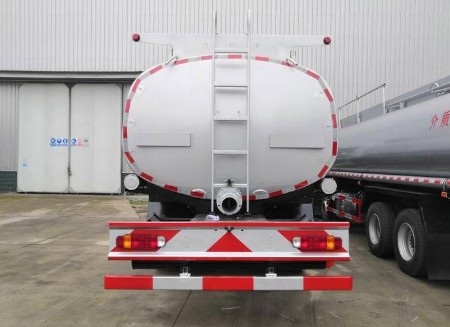 江铃威龙重卡前四后八供液车图片