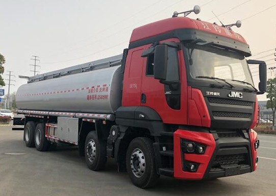 江铃威龙重卡前四后八供液车