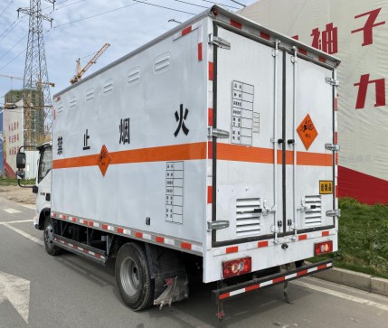 国六福田奥铃速运蓝牌4.1米爆破器材运输车