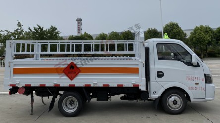 国六东风途逸汽油版2.7/3.1/3.4米气瓶运输车