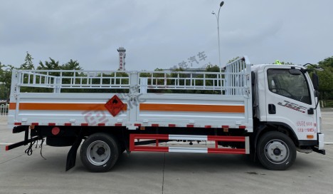 国六解放黄牌5.15米气瓶运输车