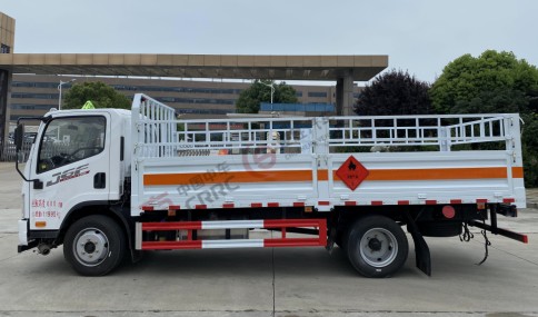国六解放黄牌5.15米气瓶运输车