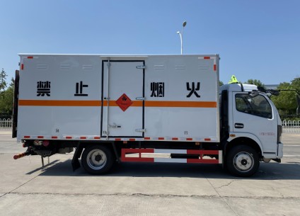 国六东风凯普特5.15米三类易燃液体厢式运输车