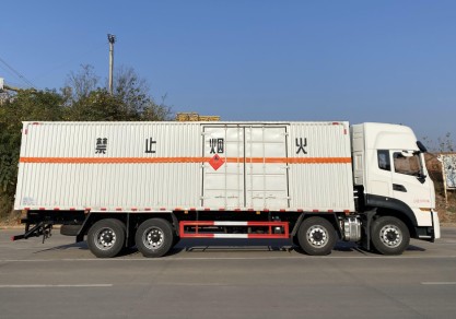 国六东风天龙9.4米易燃液体危险品厢式运输车