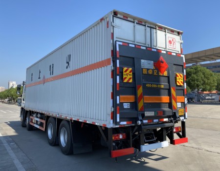 国六陕汽德龙新M3000厢长9.4米/9.3米三类易燃液体厢式运输车