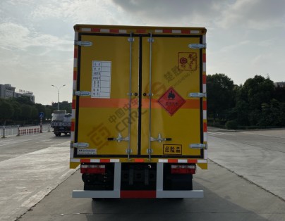 国六东风多利卡D6黄牌4.1米类易燃气体厢式运输车