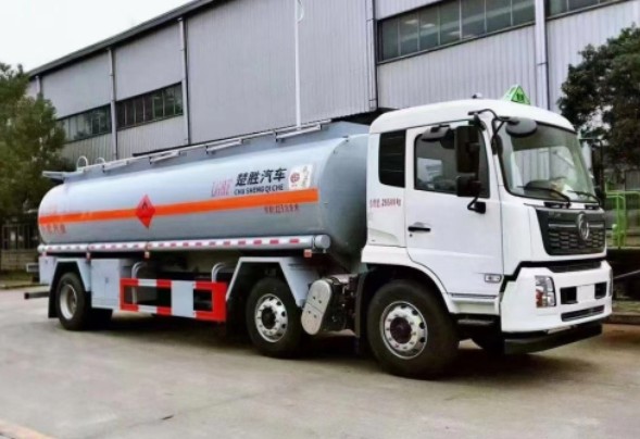 国六东风天锦小三轴油罐车_国六东风天锦前四后四油罐车