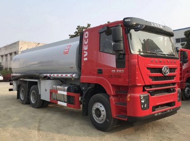 红岩杰狮后双桥供液车厂家价格