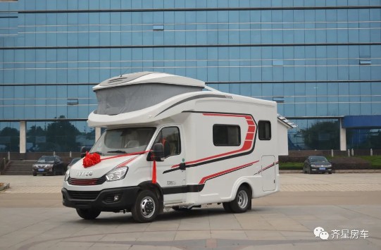 齐星依维柯额头升顶房车_6座后拓展内部结构及内饰图片_齐星升顶房车2021款